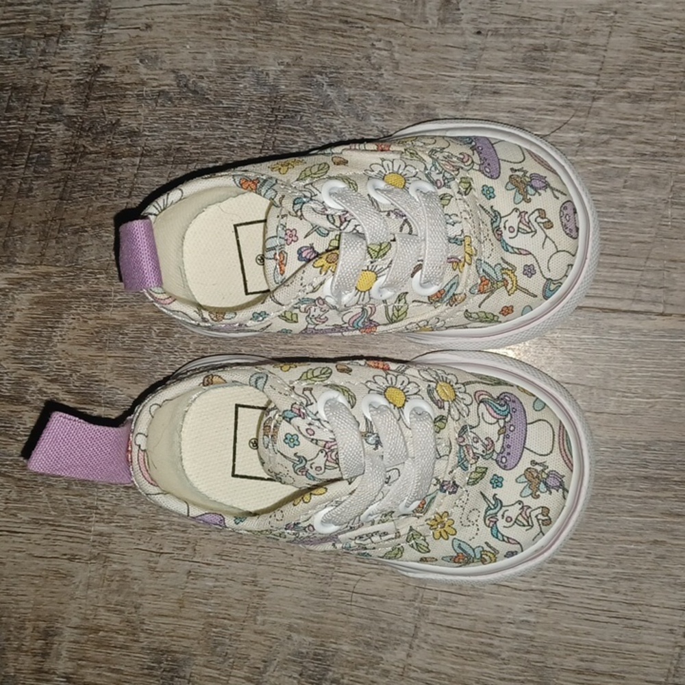 Vans off the wall, size 2 months, white unicorn images
